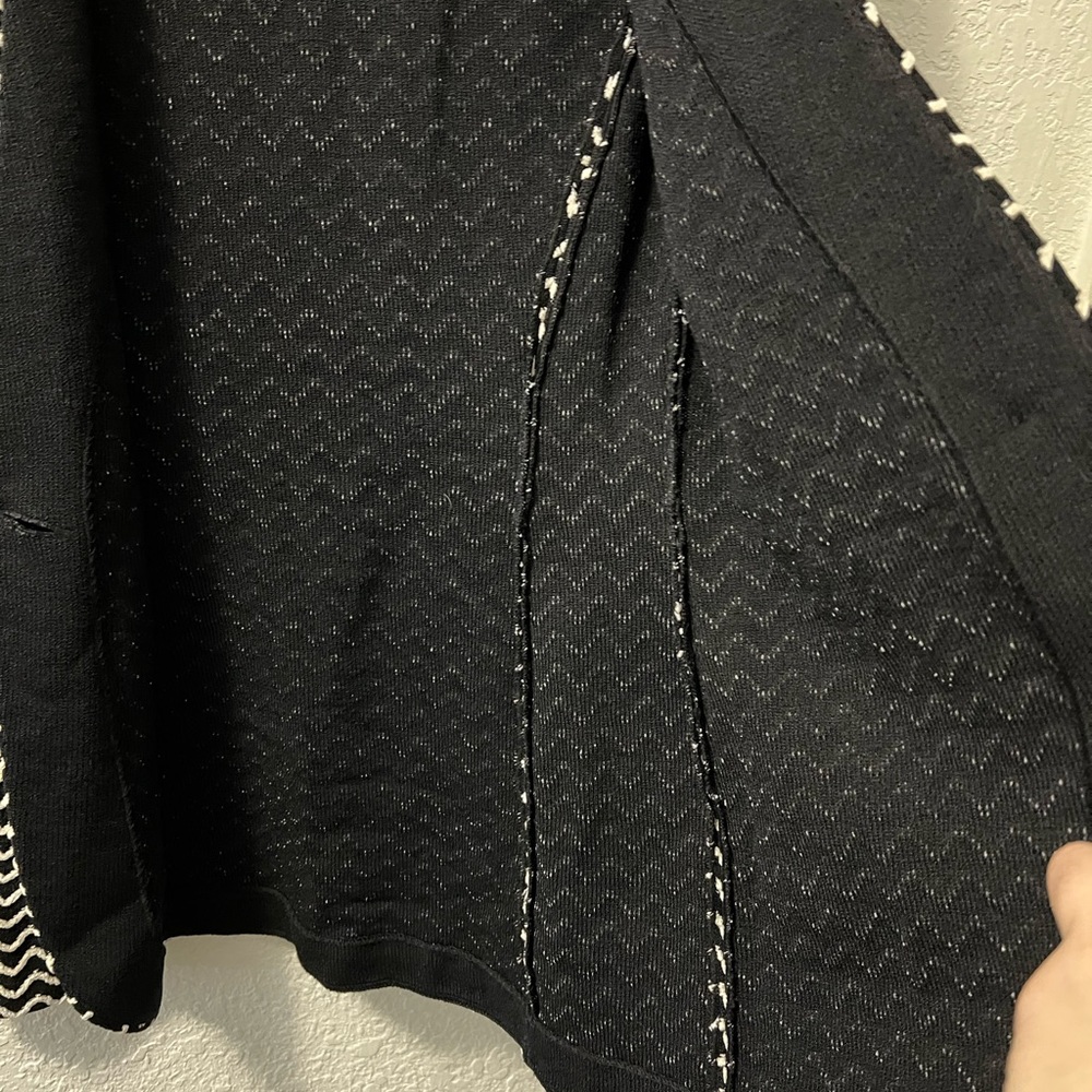 St. John Black and White Zigzag Knit Blazer - Picture 7 of 14